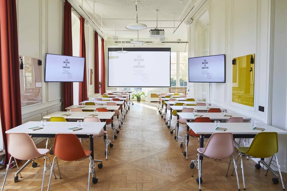 غرفة الاجتماعات