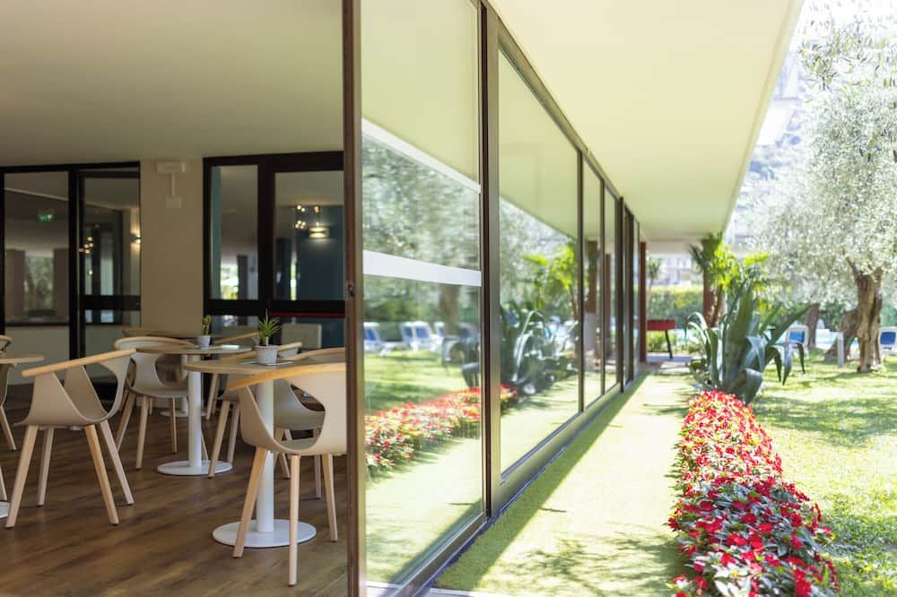 شرفة مرصوفة