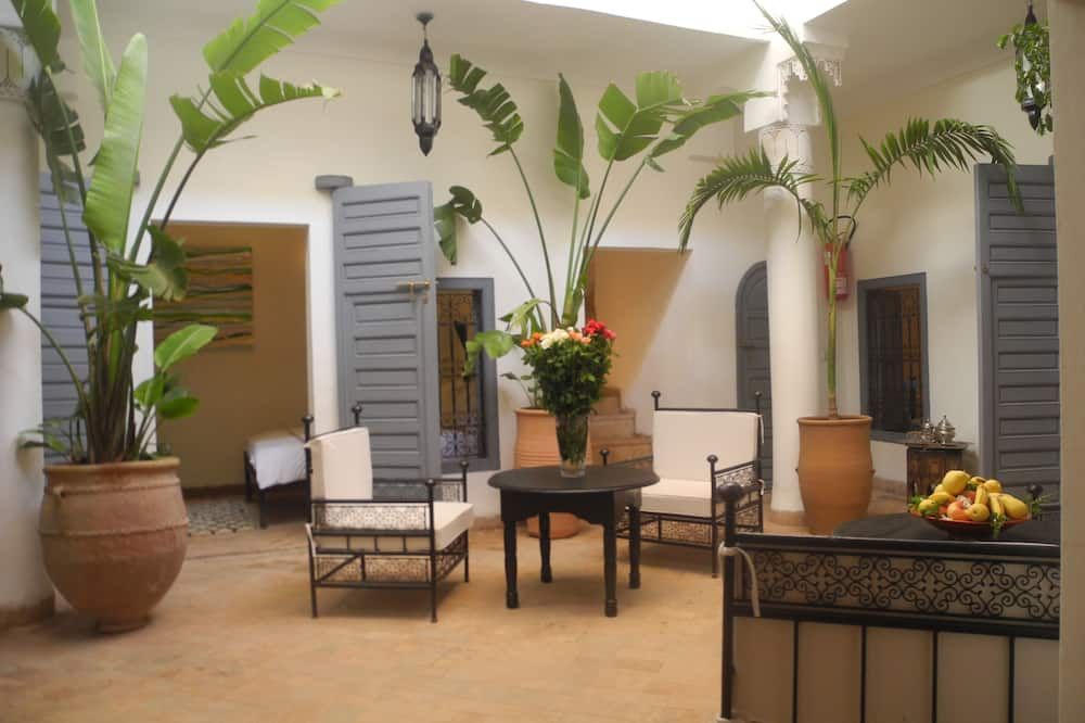 شرفة مرصوفة صورة