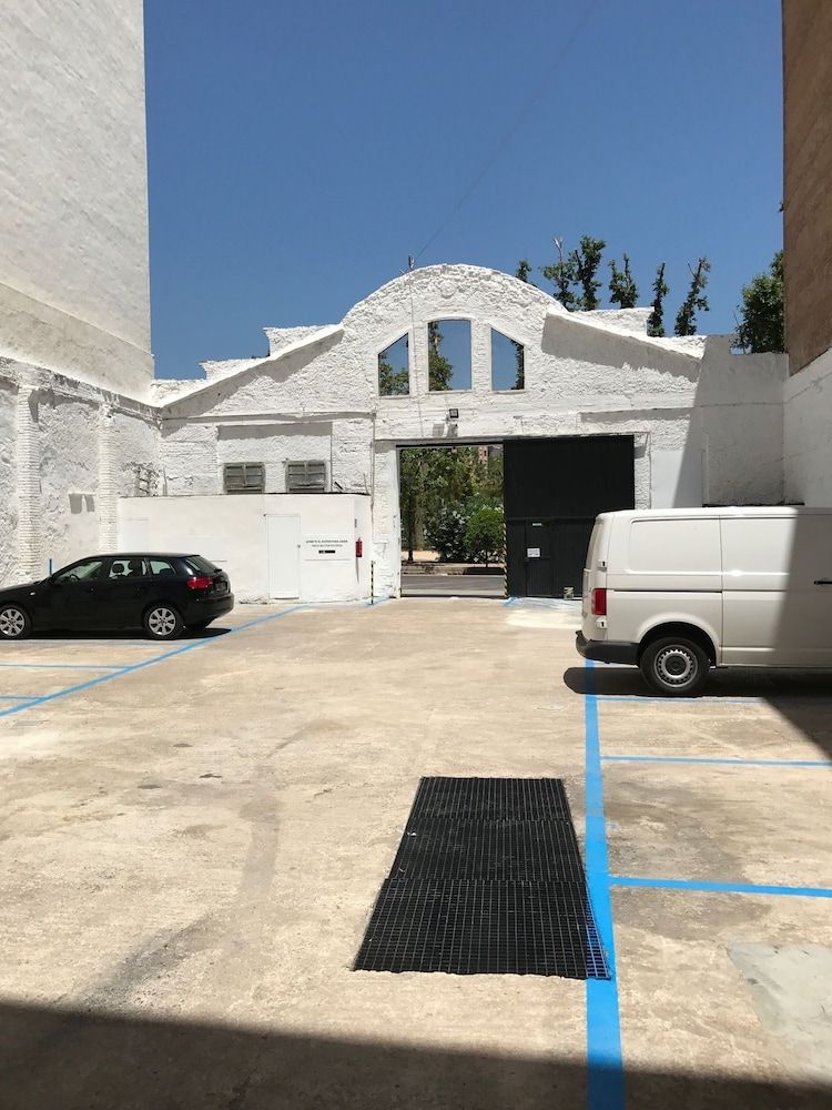 موقف سيارات