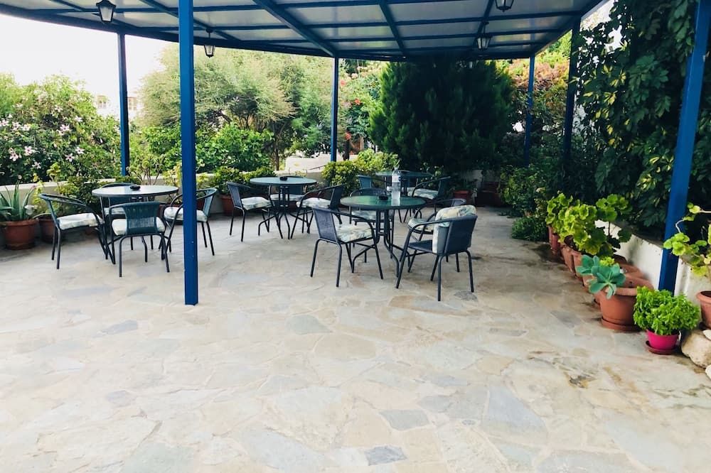 شرفة مرصوفة