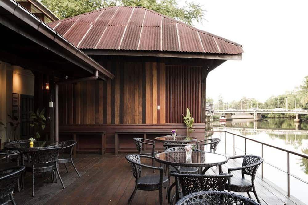 شرفة مرصوفة