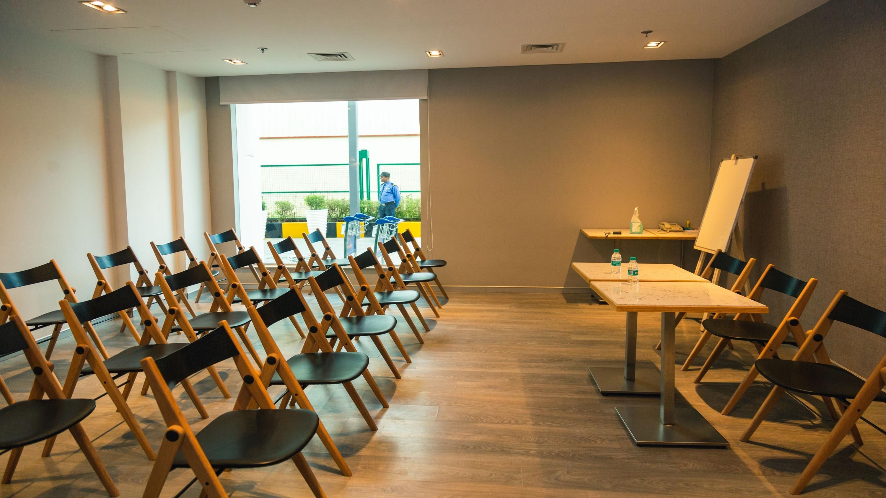 غرفة الاجتماعات