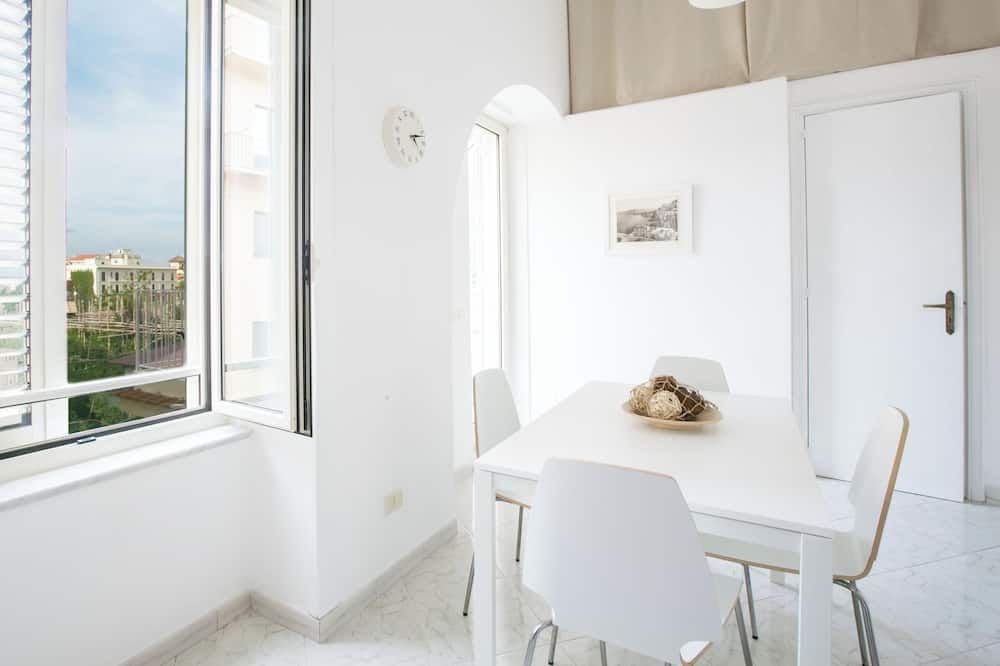 غرفة طعام صورة