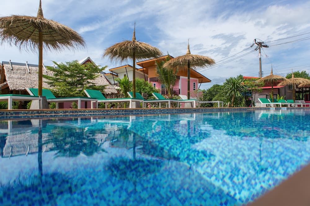 حوض السباحة صورة