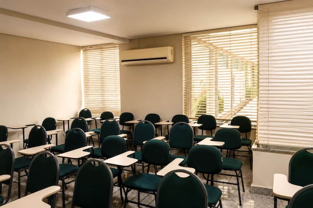 غرفة الاجتماعات