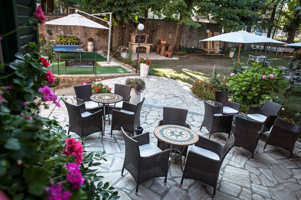 شرفة مرصوفة