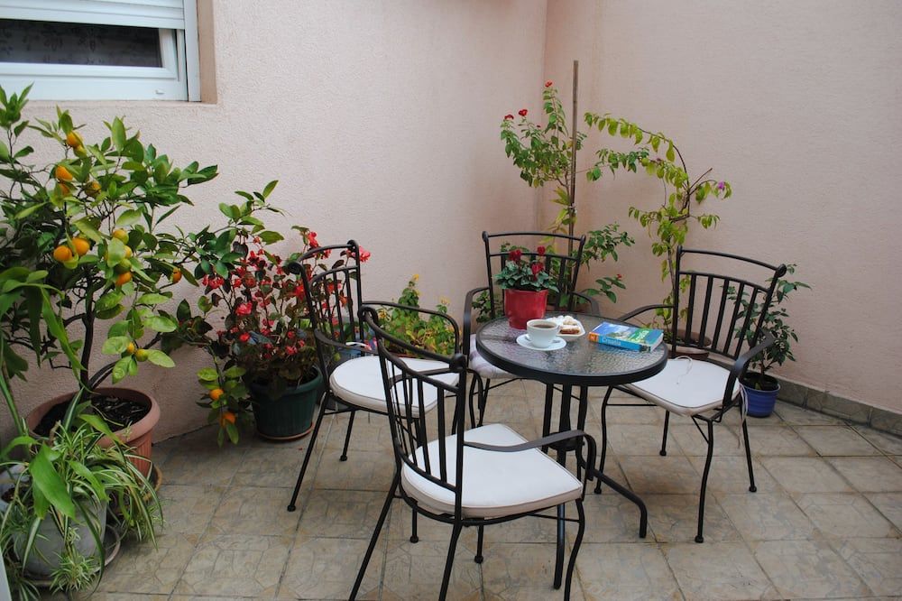 شرفة مرصوفة