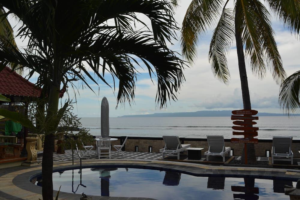 حوض السباحة