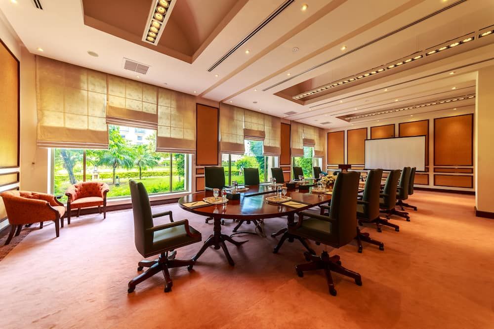 غرفة الاجتماعات