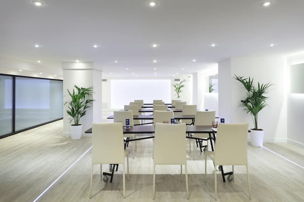 غرفة الاجتماعات