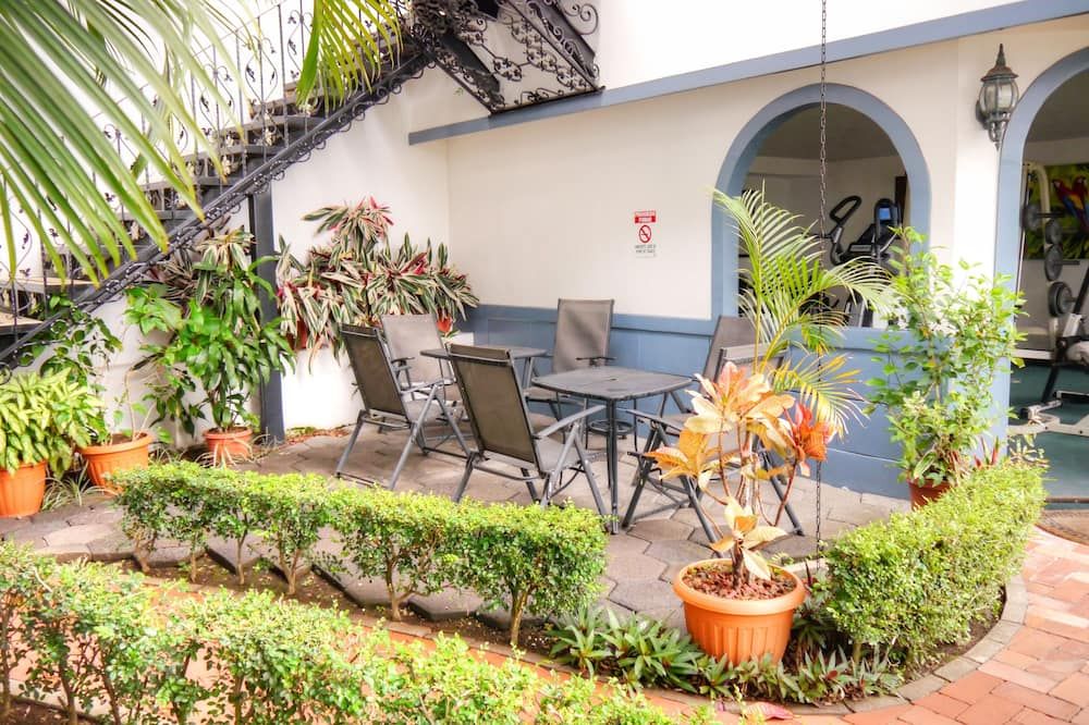 شرفة مرصوفة