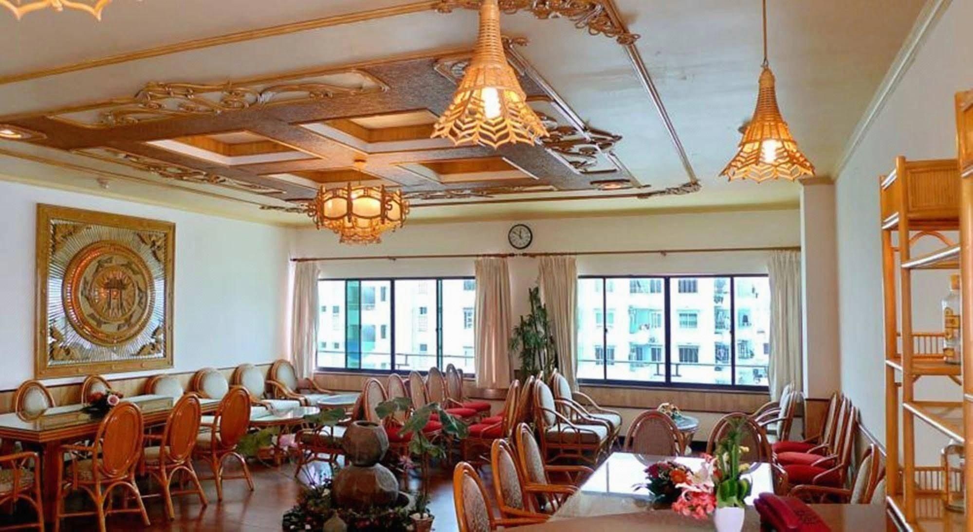 مطعم