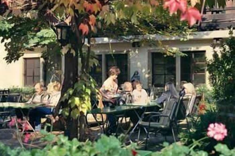 شرفة مرصوفة