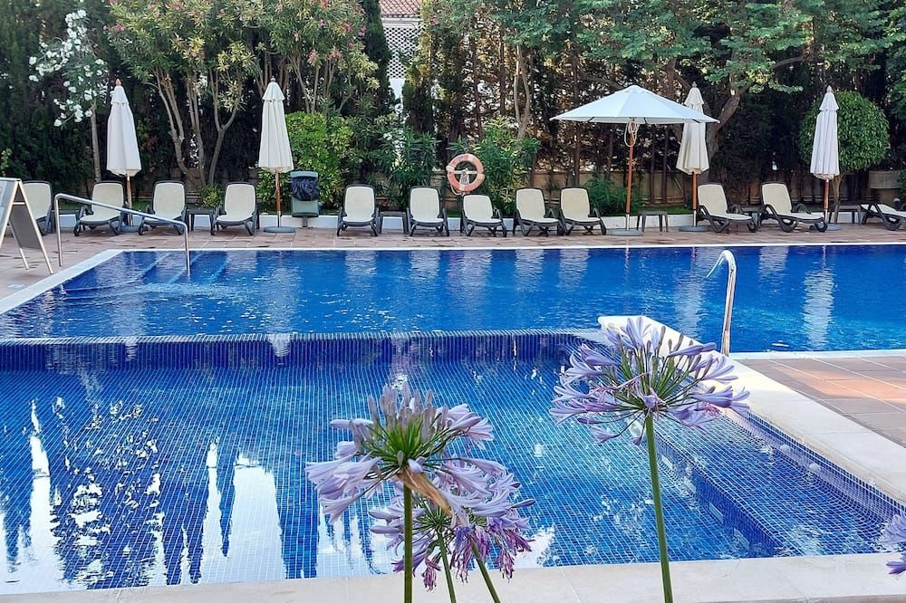 حوض السباحة صورة