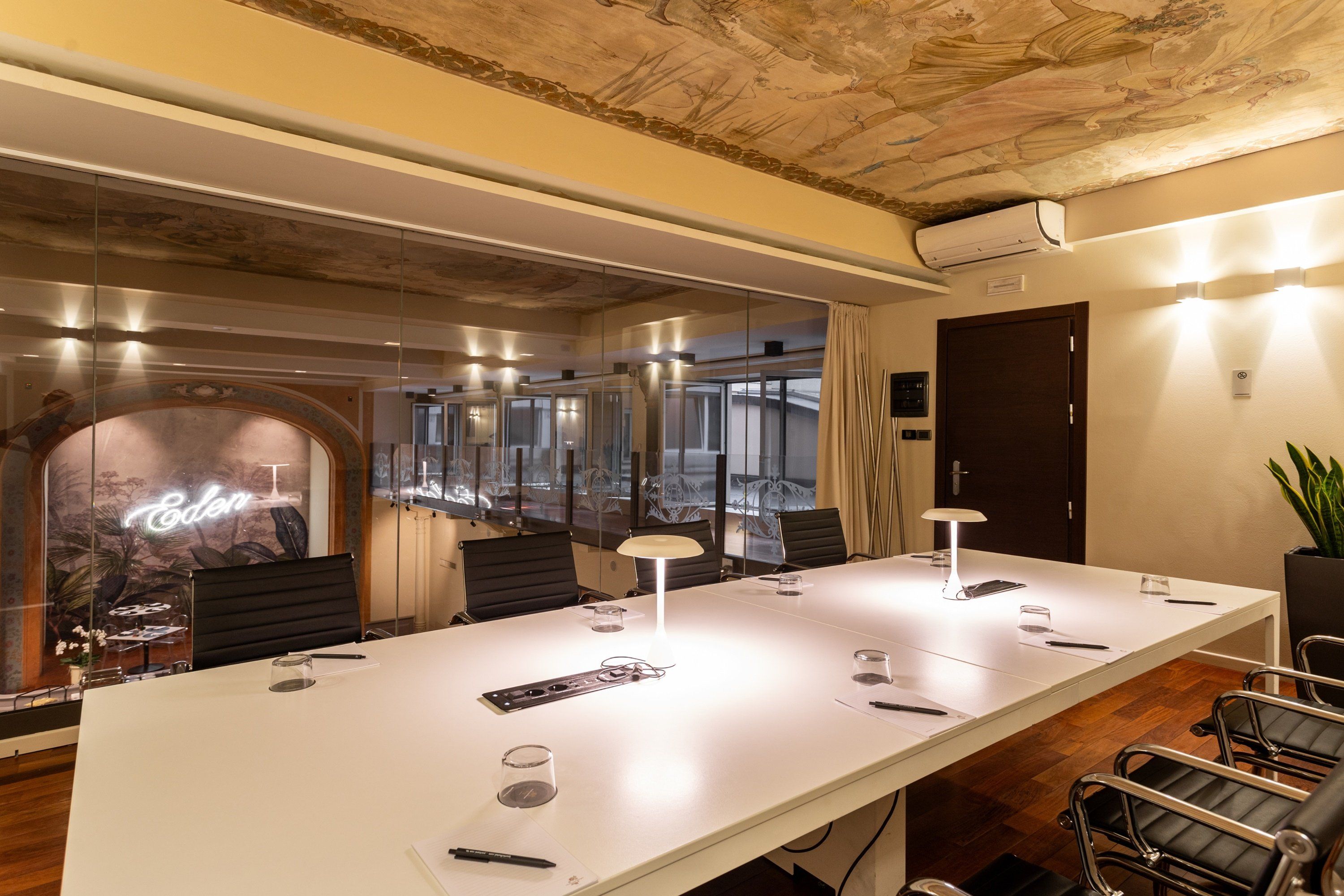 غرفة الاجتماعات