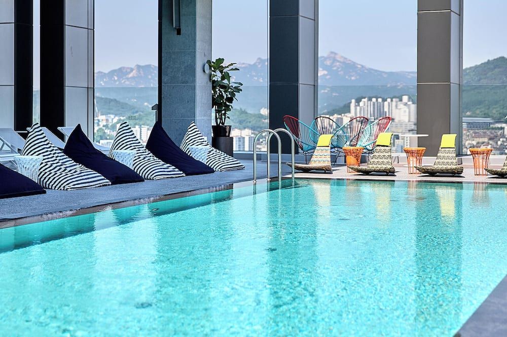 حوض السباحة صورة