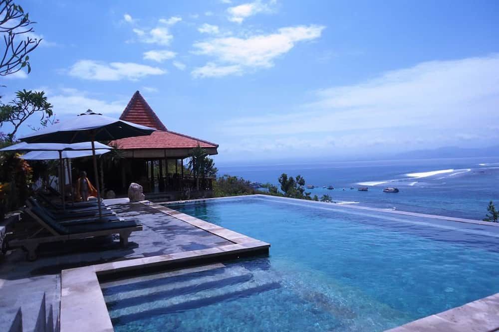 حوض السباحة صورة