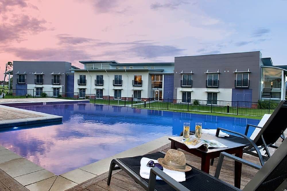 حوض السباحة صورة