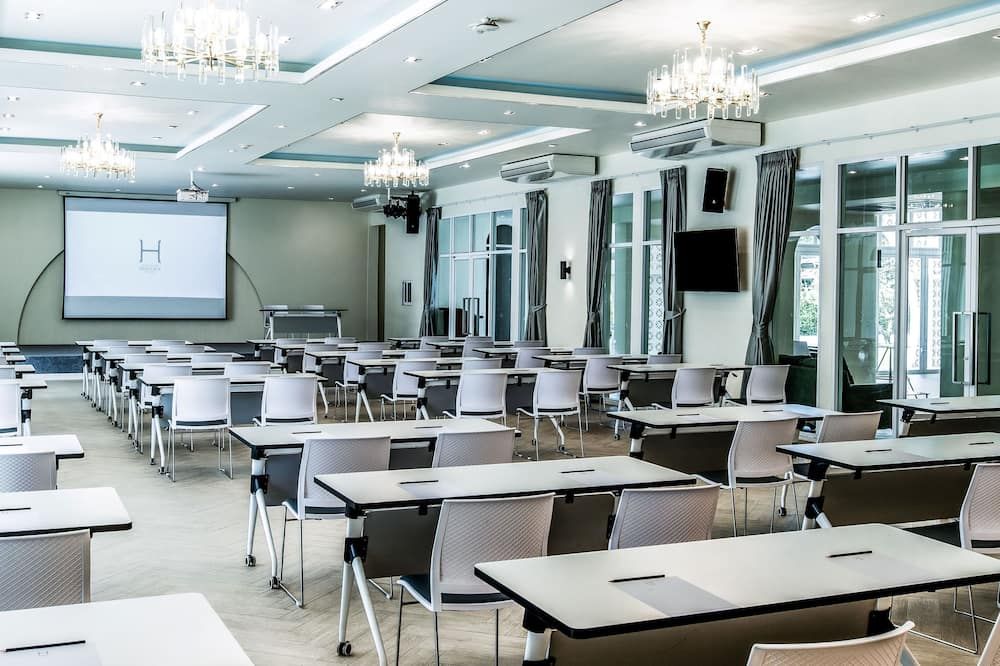 غرفة الاجتماعات