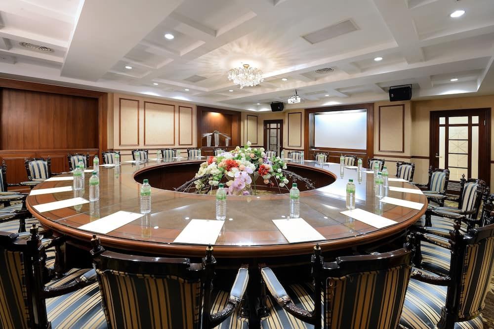 غرفة الاجتماعات