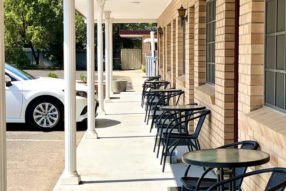 شرفة مرصوفة