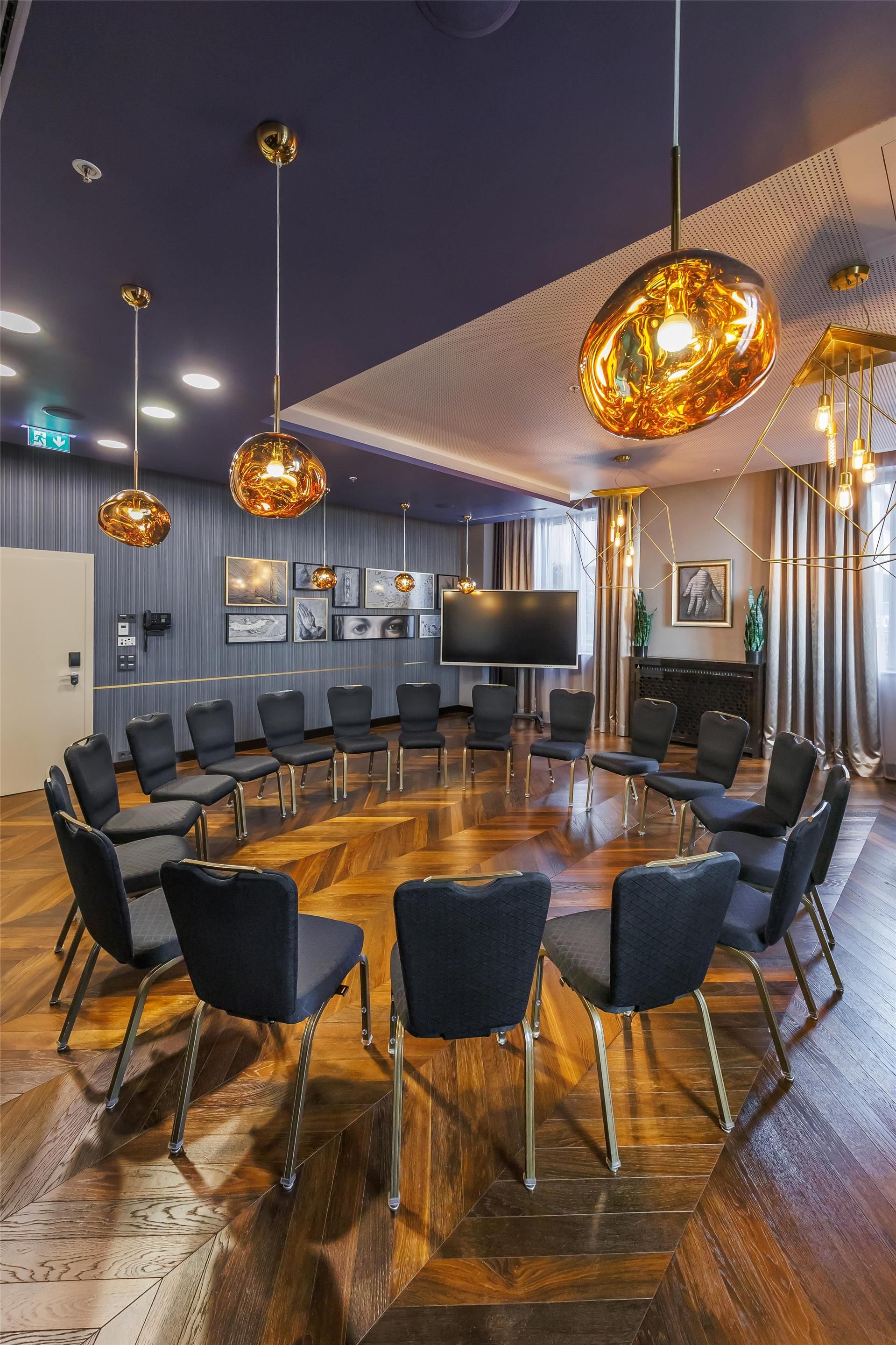 غرفة الاجتماعات