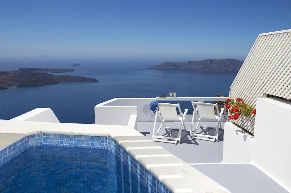 حوض السباحة