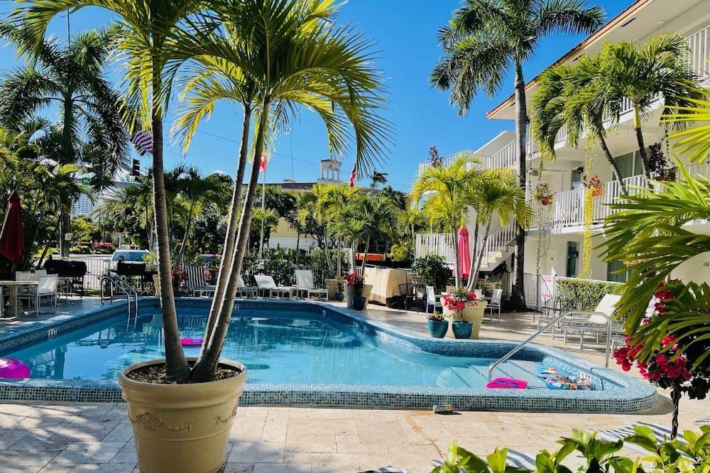 حوض السباحة صورة