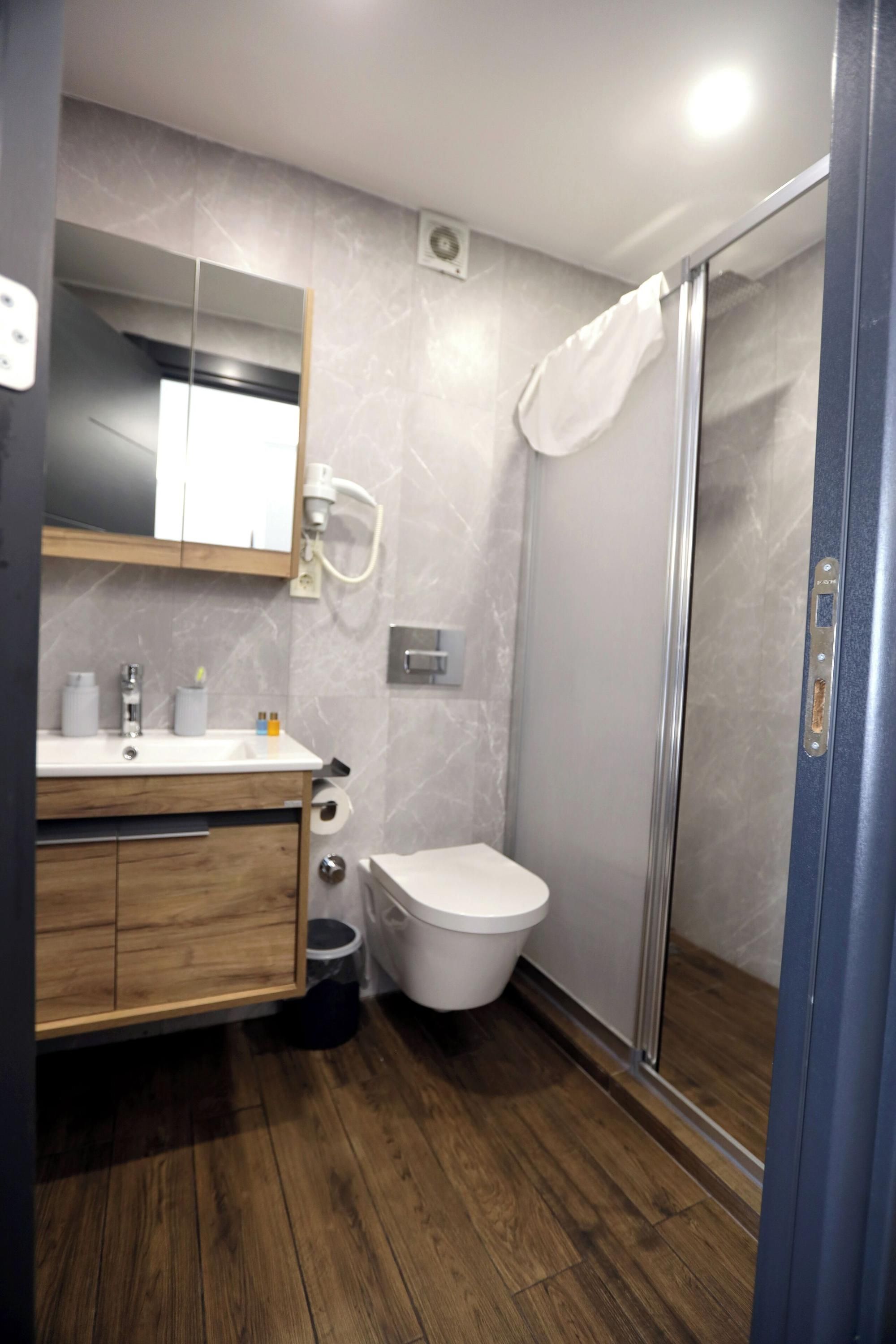 آخر
