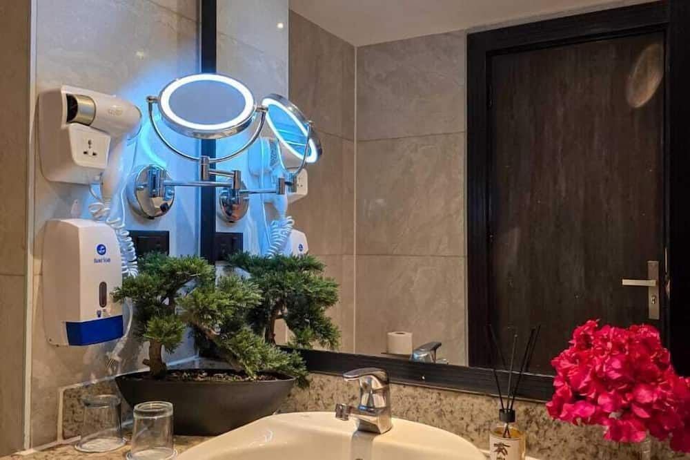 آخر