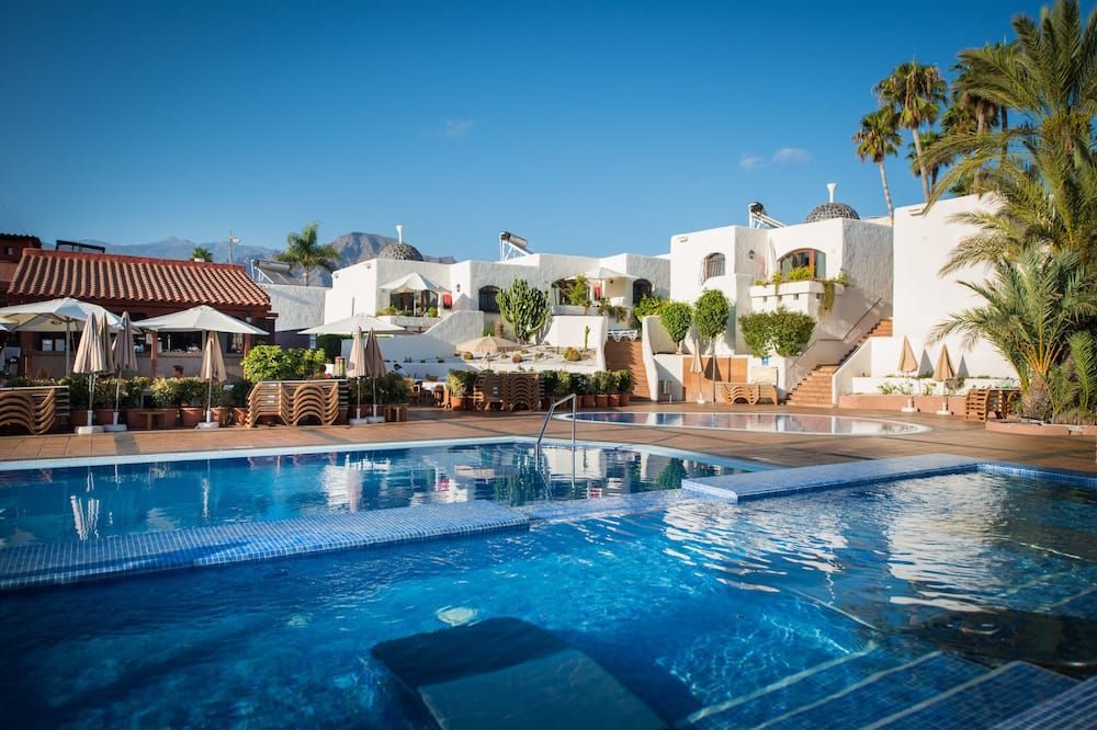 حوض السباحة صورة