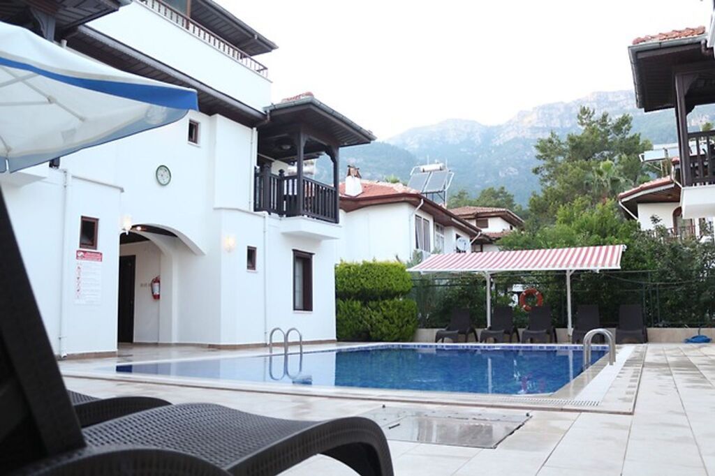 حوض السباحة صورة