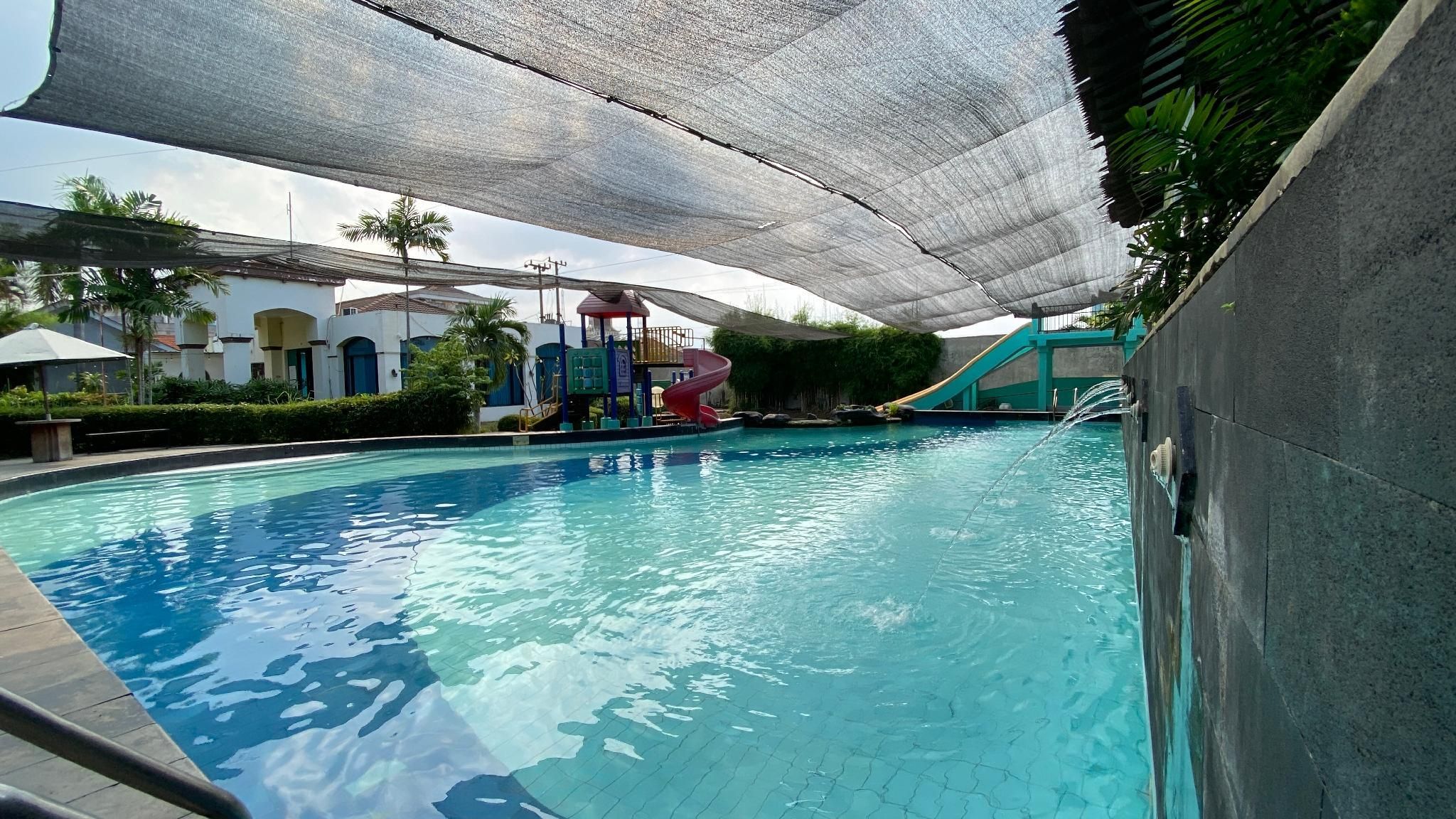 حوض السباحة صورة