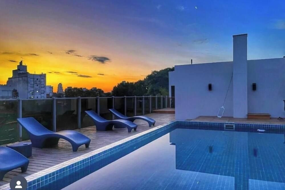 حوض السباحة صورة