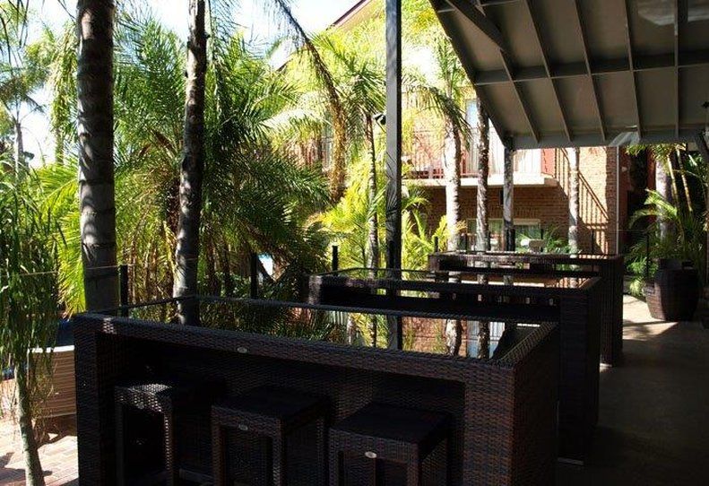 حوض السباحة