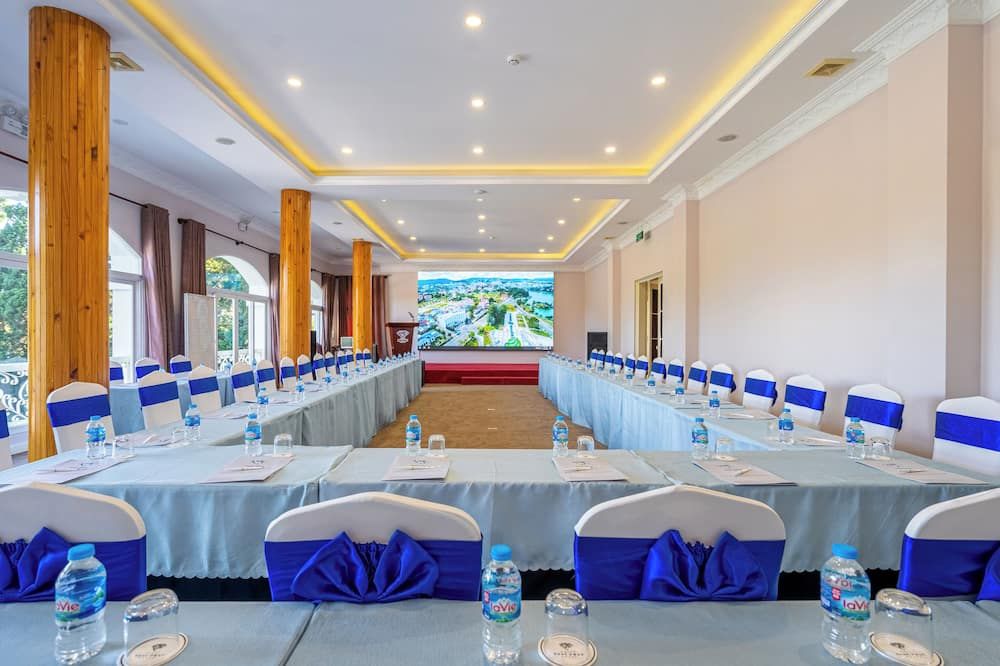 غرفة الاجتماعات