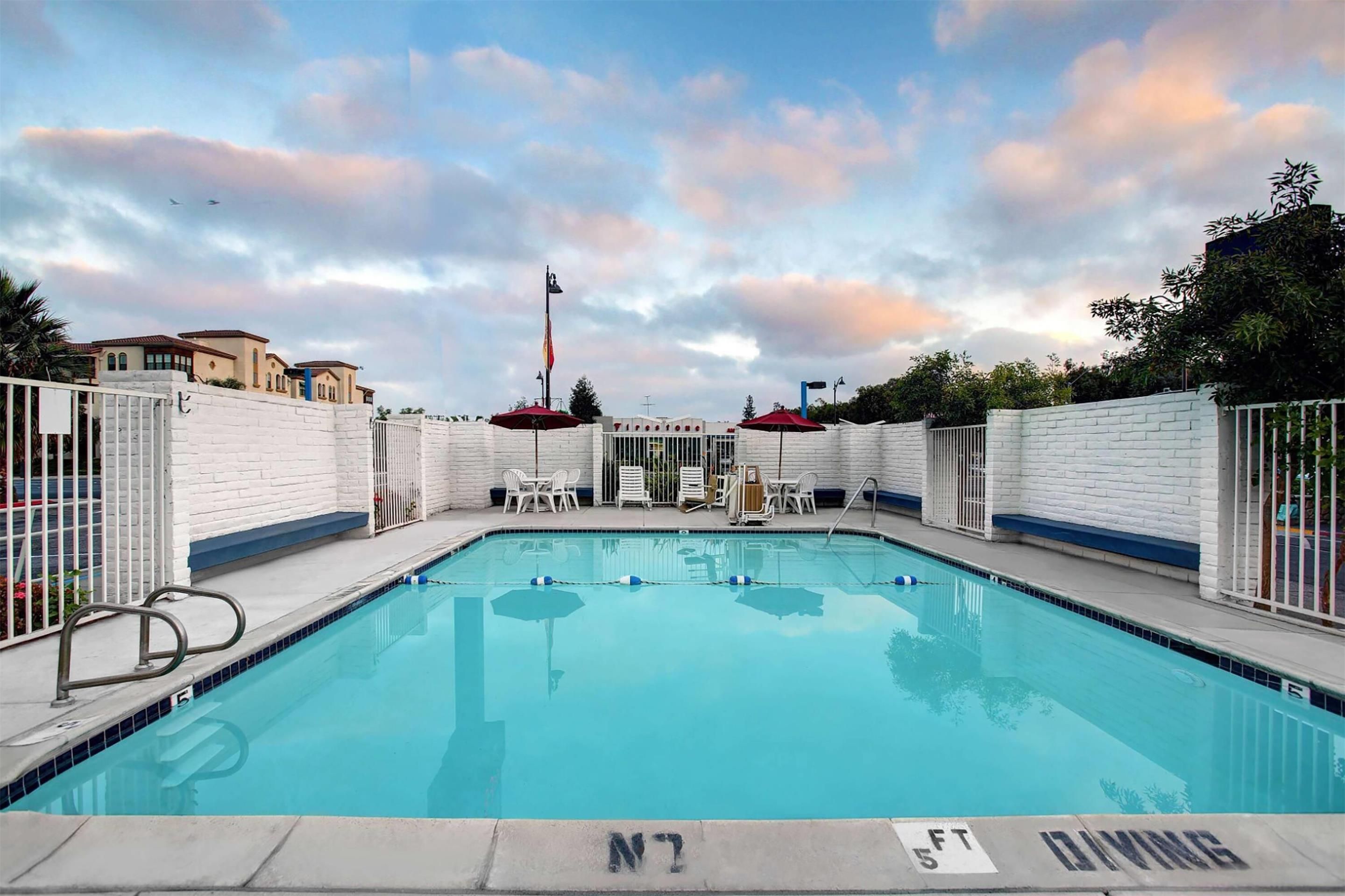 حوض السباحة صورة