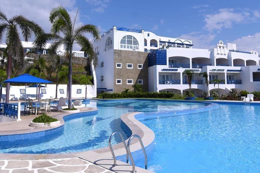 حوض السباحة