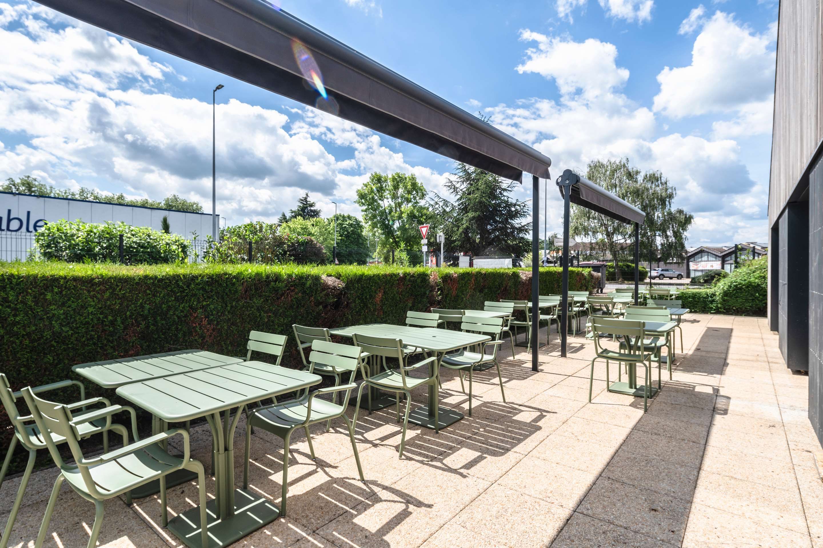 شرفة مرصوفة