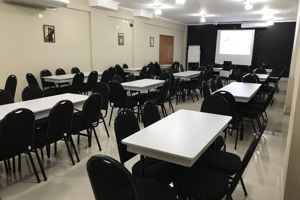 غرفة الاجتماعات