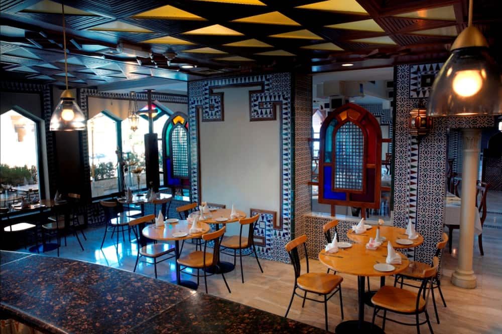 مطعم