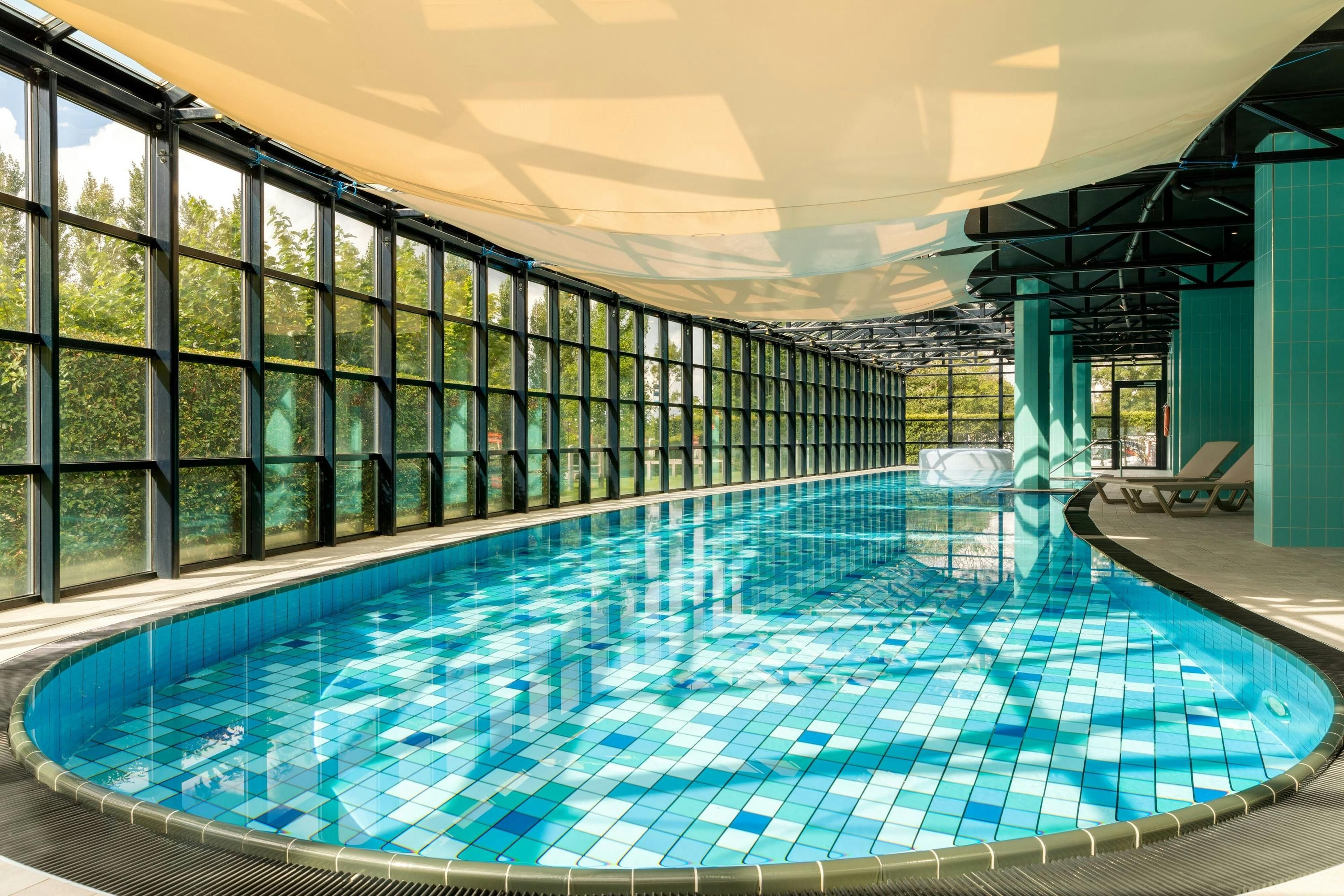 حوض السباحة صورة