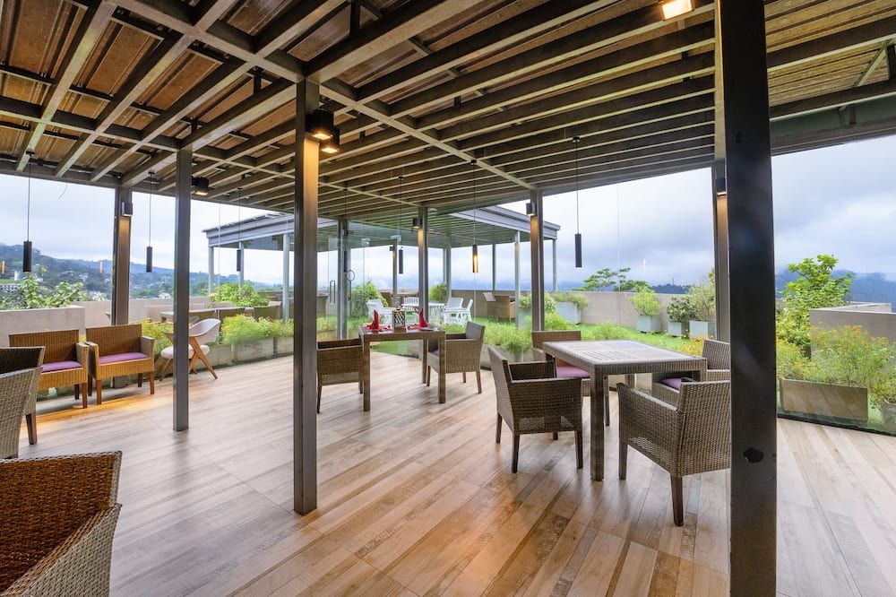 شرفة مرصوفة