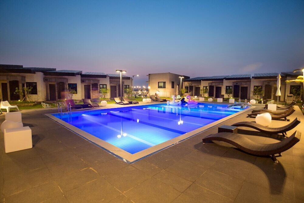 حوض السباحة صورة