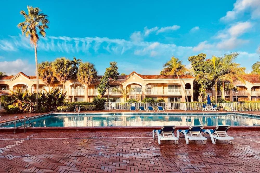 حوض السباحة صورة