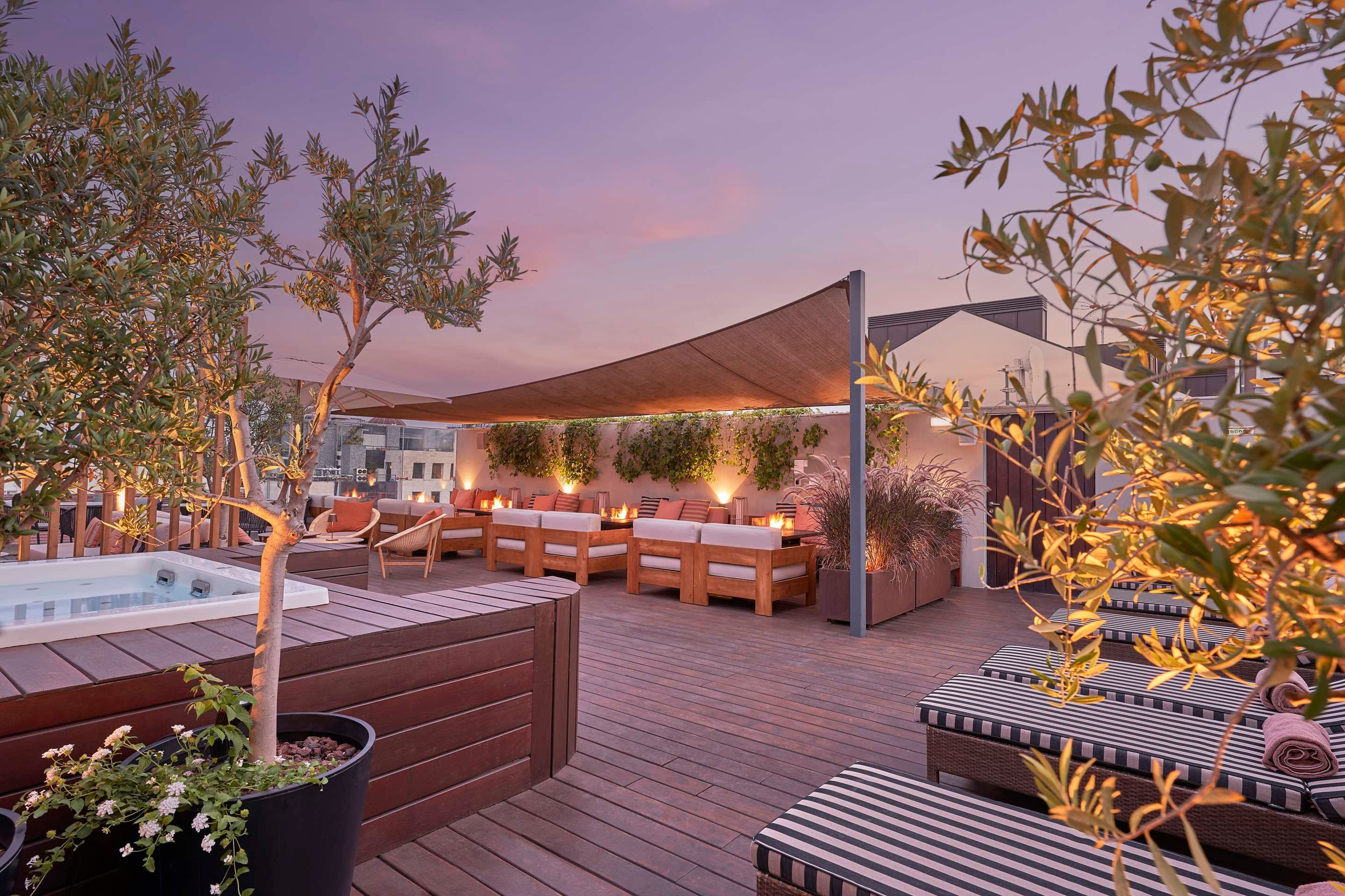 شرفة مرصوفة