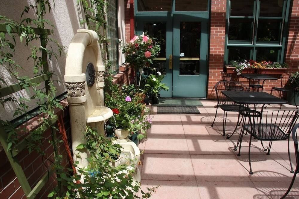 شرفة مرصوفة