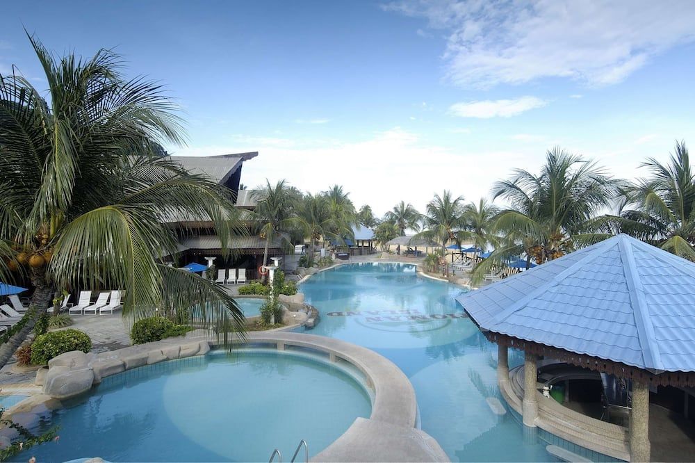 حوض السباحة