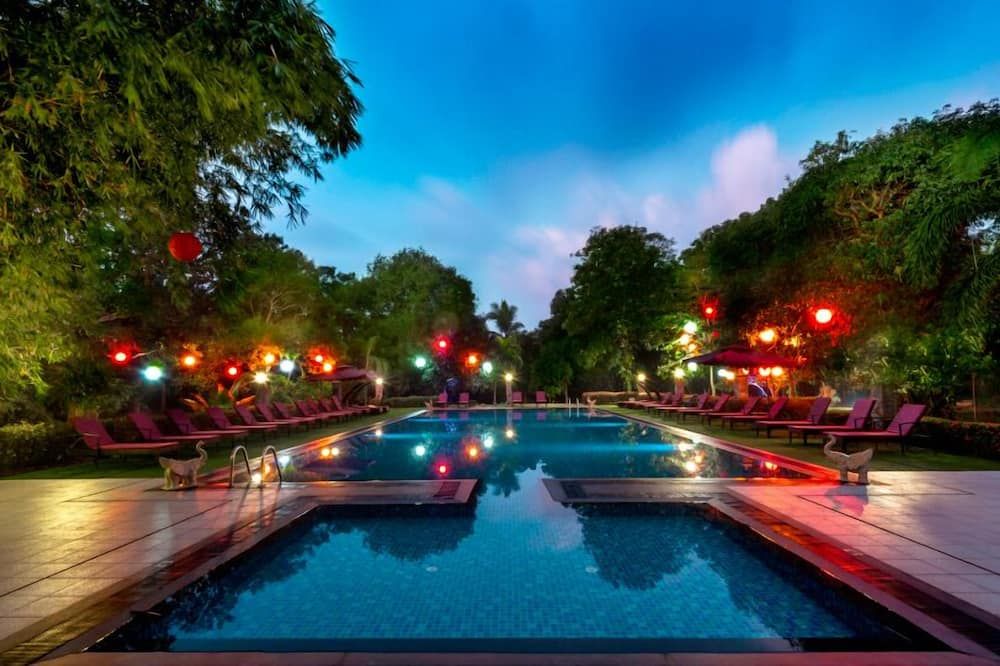 حوض السباحة صورة